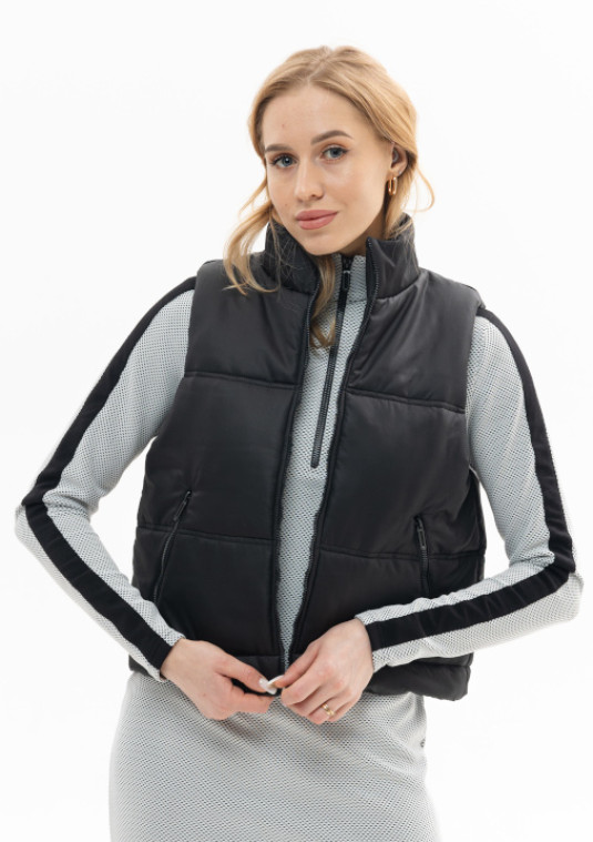 Жилет з утепленням у чорному кольорі - 84.24