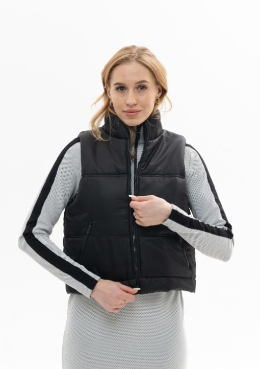 Жилет з утепленням у чорному кольорі - 84.24