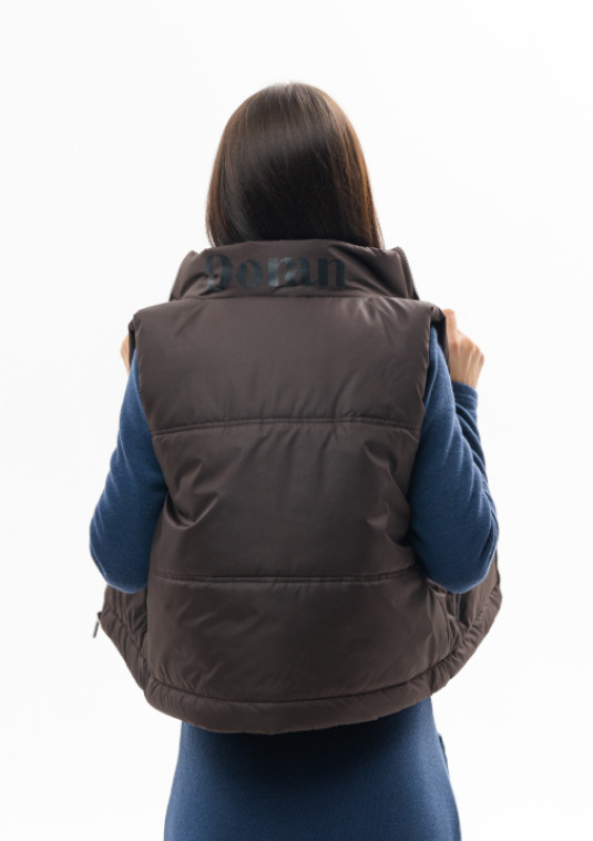 Жилет з утепленням в коричневому кольорі - 84.24